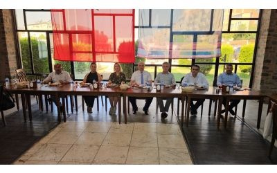 Nazilli Sümer Vakfı veda yemeğinde buluştu.